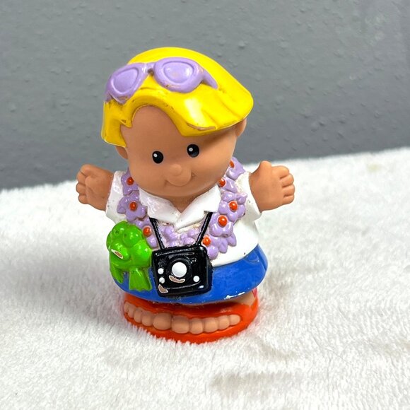 Fisher Price Little People Adventure Airlines Eddie Vacationer Camera Tourist - Picture 1 of 5